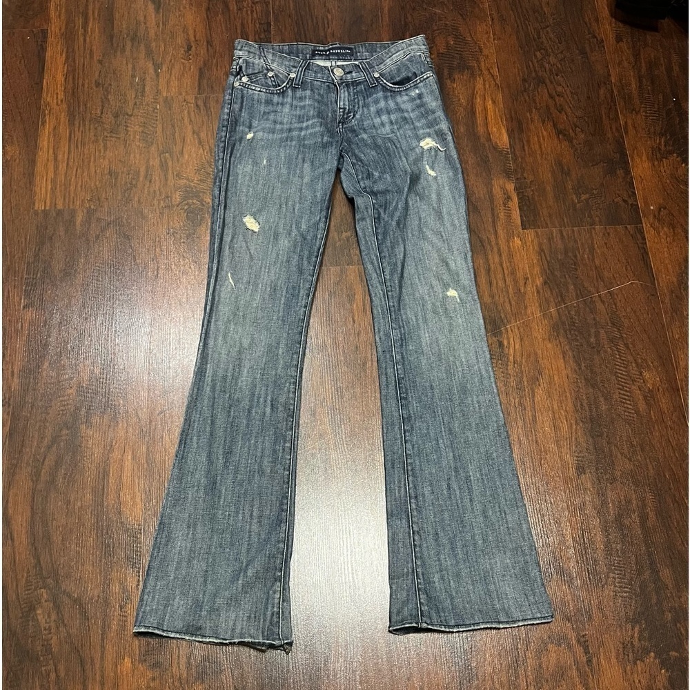 ROCK & REPUBLIC JEANS “KASSANDRA” boot cut denims. Dirty wash *altered length 25
